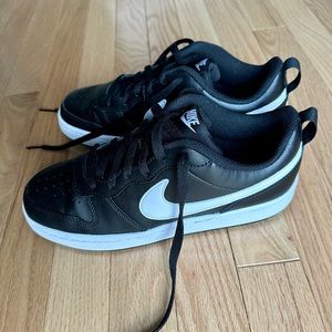 Nike Court Borough Low 2